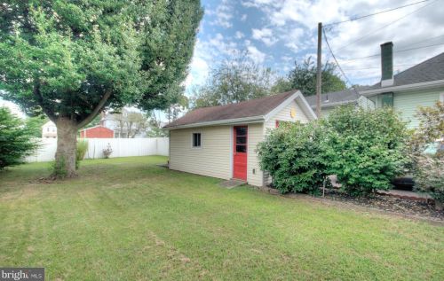 209 Delsea Dr, West Deptford NJ 08093-1222 exterior