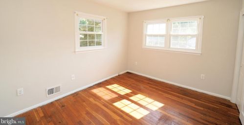 17 Stonicker Dr, Trenton NJ 08648-3215 exterior