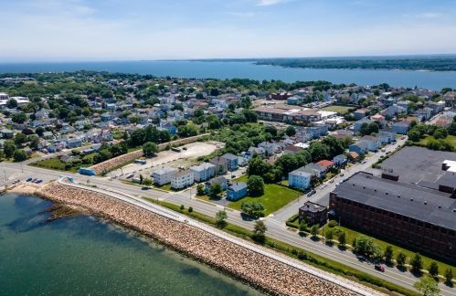 18 Mott St, New Bedford MA 02744-2307 exterior