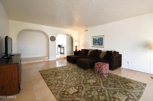 1221 Canterbury Dr, Phoenix AZ  85022-4412 exterior