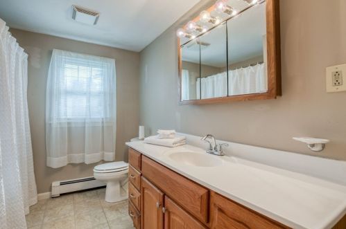 28 Laro Rd, Montgomery MA 01085-5016 exterior