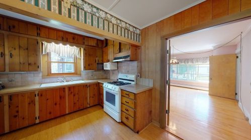 471 Main St, East Bridgewater MA 02324-1476 exterior