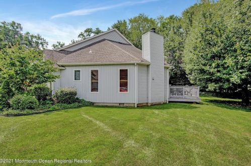 8 Hickory Ln, Little Silver NJ  07739-1245 exterior