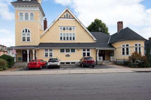 111 Woodland St, Worcester, MA 01610-1363