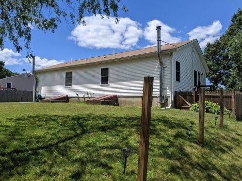 6 Briggs Ct, Taunton MA 02780-4708 exterior