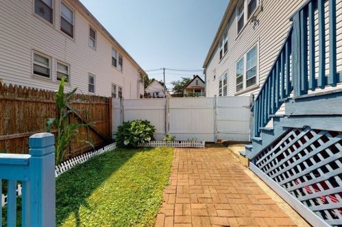 32 Fuller St, Everett MA  02149-4213 exterior