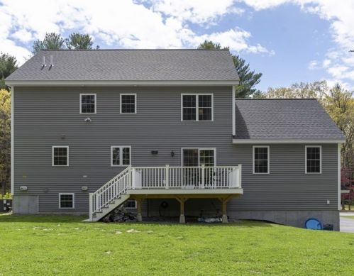 91 Sesame St, Dracut, MA 01826-4123