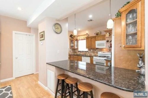 9 Hillcrest Rd, Kearny NJ  07032-1706 exterior