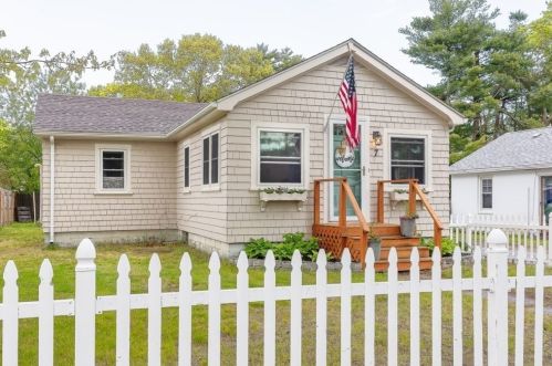 7 9th Ave, Wareham, MA 02571-1311