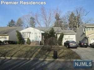 424 Greenwich St, Bergenfield NJ  07621-3606 exterior