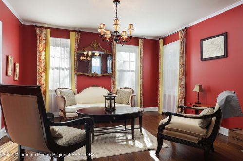 215 Silverside Ave, Little Silver NJ 07739-1713 exterior