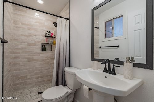 3320 Claire Dr, Phoenix AZ 85032-4933 exterior