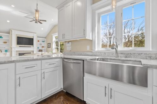 54 Cushing St, Hingham MA 02043-3625 exterior