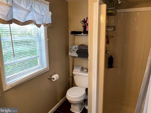 623 Wesley Ave, West Deptford NJ 08063-1247 exterior