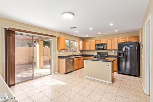 1805 94th Ave, Phoenix AZ  85037-4279 exterior