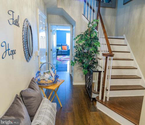 1012 Buckingham Dr, West Deptford, NJ 08086-3812