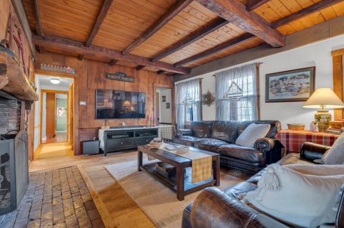 3 Hillsboro St, Quincy MA 02169-8913 exterior