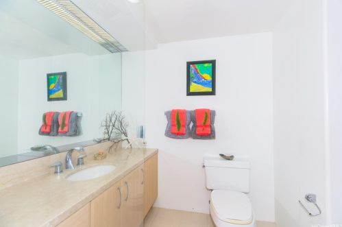 88 Piikoi St, Honolulu HI 96814-4245 exterior