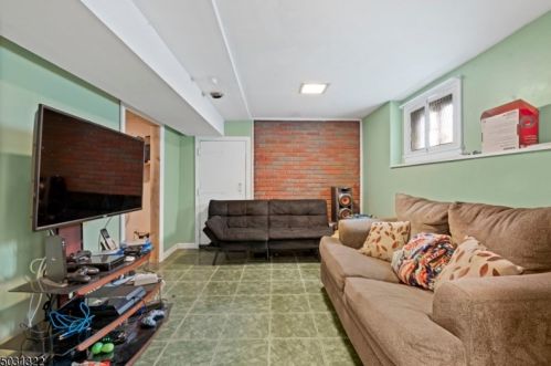 18 Mount Pleasant Ave, Belleville NJ  07109-2021 exterior