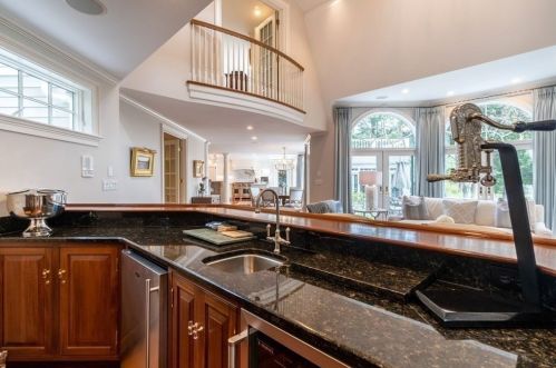 61 Brg St, Hingham MA 02061-2333 exterior