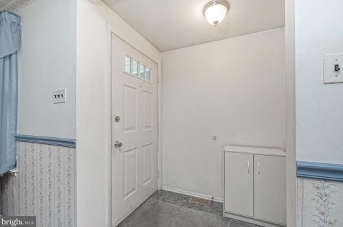 233 Leona Ct, West Deptford, NJ 08096-3231