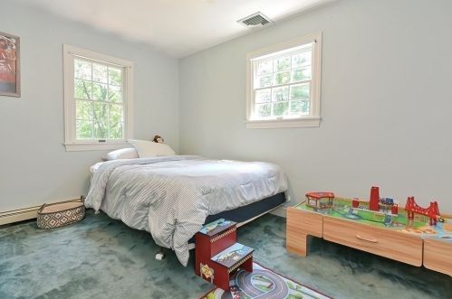 5 Maple Ln, Sutton MA 01590-1810 exterior