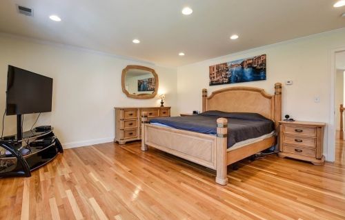 208 Vly Rd, Needham MA 02492-4720 exterior