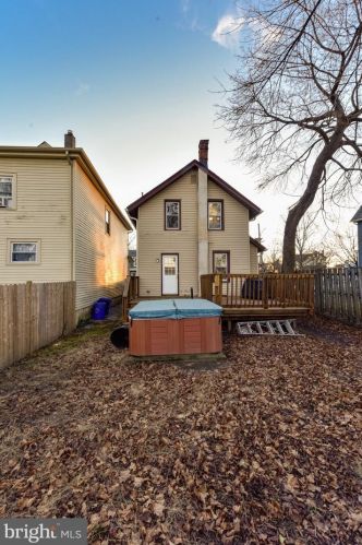 60 Barber Ave, West Deptford NJ  08096-2435 exterior