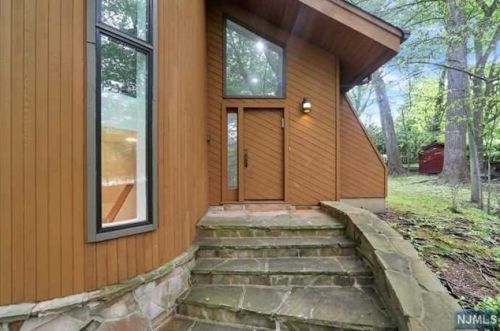 226 Truman Dr, Cresskill NJ  07626-1720 exterior