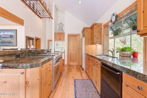 7794 Pinebrook Rd, Park City UT 84098-5348 exterior