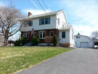 717 Stones Crossing Rd, Easton, PA 18045-5052