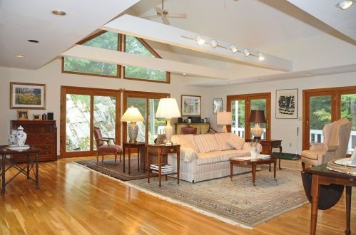 4 Crestview Ln, Milton MA  02186-3640 exterior