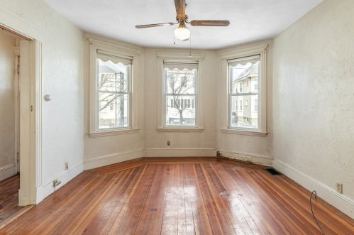 7 Bellingham Ave, Everett MA 02149-1218 exterior