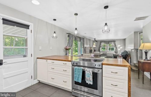 716 Creek Ln, West Deptford NJ 08051-1631 exterior