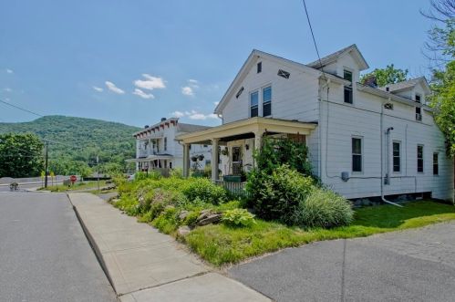 2 Maple St, Montgomery, MA 01085-2308