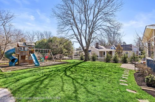 450 Branch Ave, Little Silver NJ  07739-1111 exterior