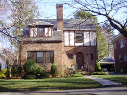 82 Park Ave, Newton, MA 02458-2629