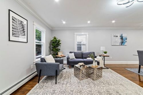 21 Beacon Pl, Chelsea MA  02150-1705 exterior