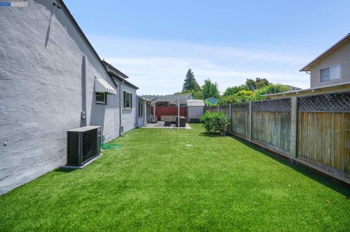 2165 Bradhoff Ave, San Leandro CA 94577-6119 exterior