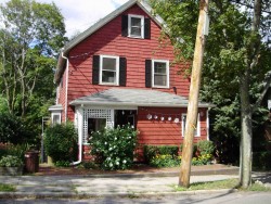 139 Rowe St, Newton, MA 02466-1527