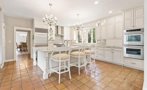 215 Ave, Weston MA 02493-1908 exterior