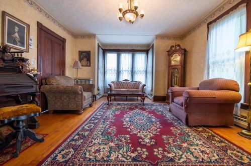 119 Main St, North Brookfield MA 01535-1438 exterior