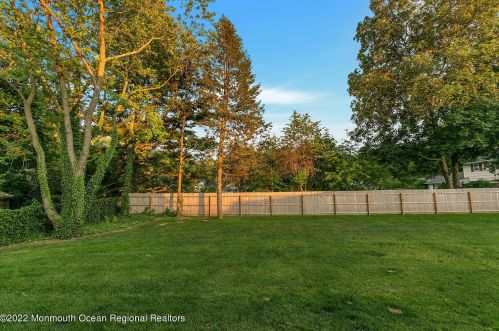 61 Winding Way, Little Silver NJ 07739-1720 exterior