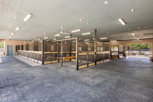 2020 Bethany Home Rd, Phoenix AZ 85014-2434 exterior