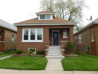 2640 Grove Ave, Forest View, IL 60402-2541