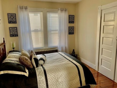 136 Dartmouth St, New Bedford MA 02740-3106 exterior