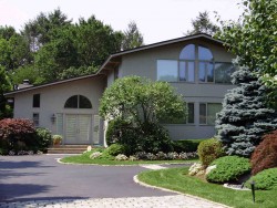 25 Laurus Ln, Newton, MA 02459-3138