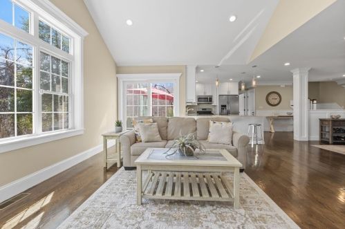 54 Cushing St, Hingham MA 02043-3625 exterior