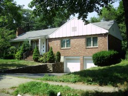49 Redwood Rd, Newton, MA 02459-3124