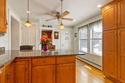 9 Hall Pl, Quincy MA 02169-4027 exterior